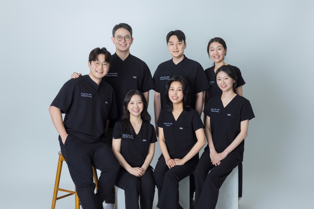 대구365치과 의료진 단체 컷