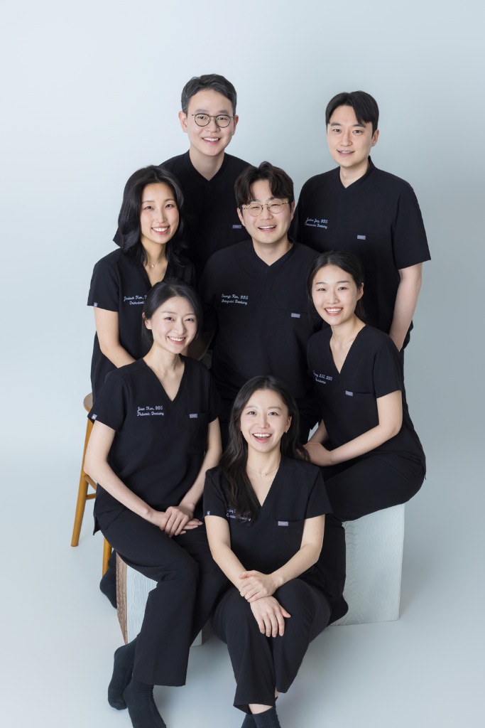 대구365치과 의료진 단체 컷